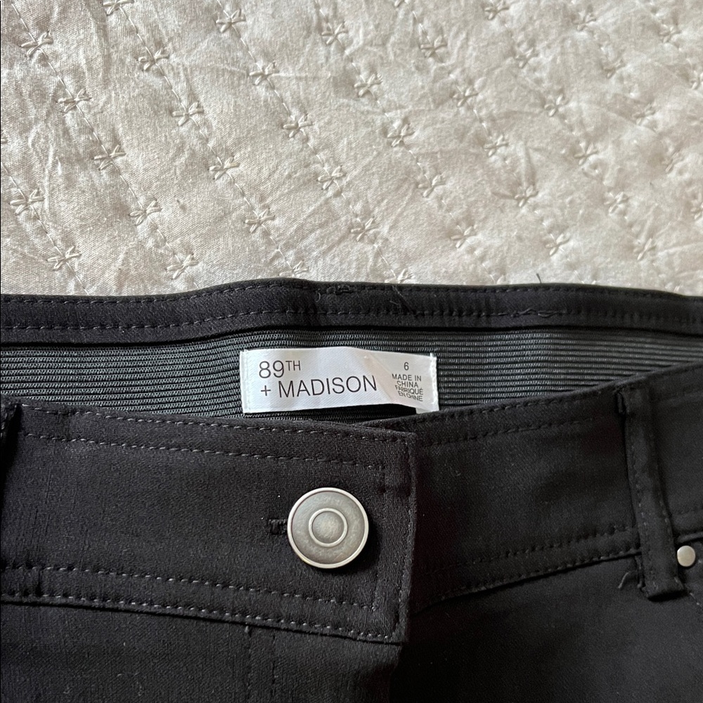 89th & Madison Super Cute Classic Black Pants - Straight Leg Style Size 6 NWT - Picture 2 of 5